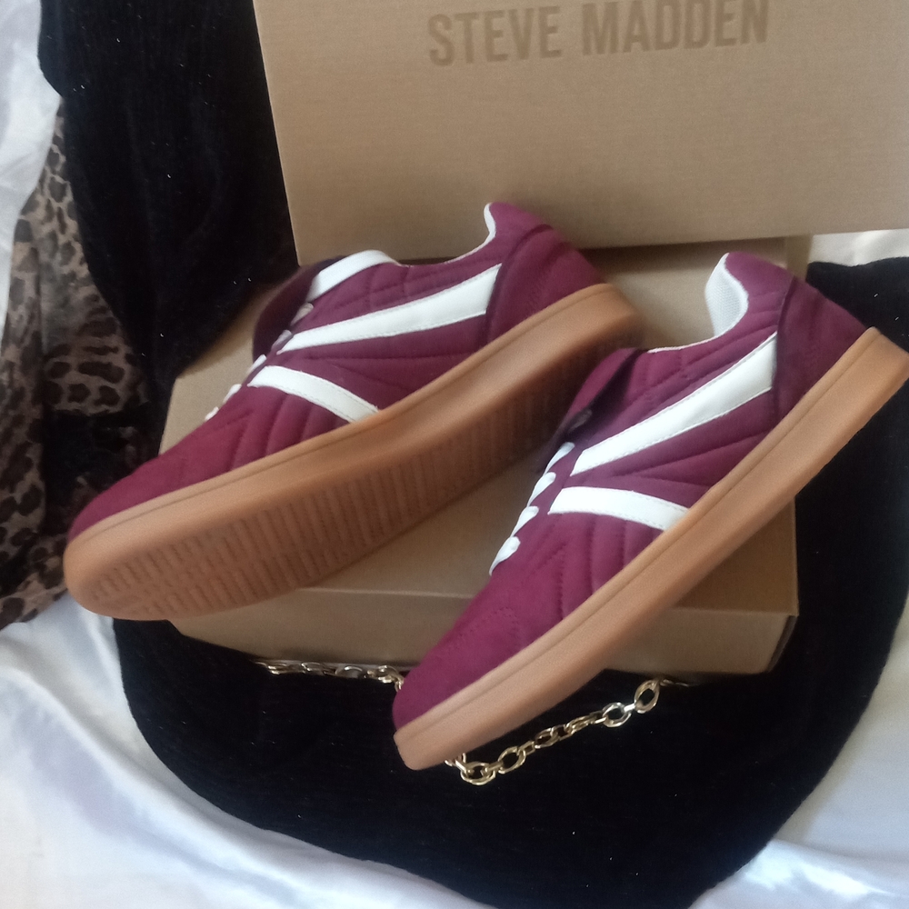 🆕 Steve Madden Burgundy Suede Sneakers with White Stripes - Picture 2 of 6
